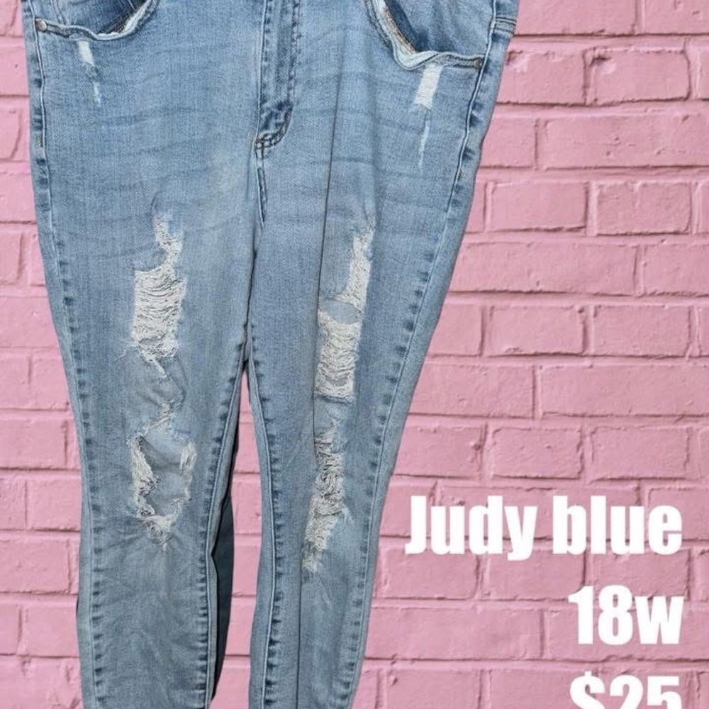 Judy Blue Women's Light Blue Distressed Boyfriend Jeans